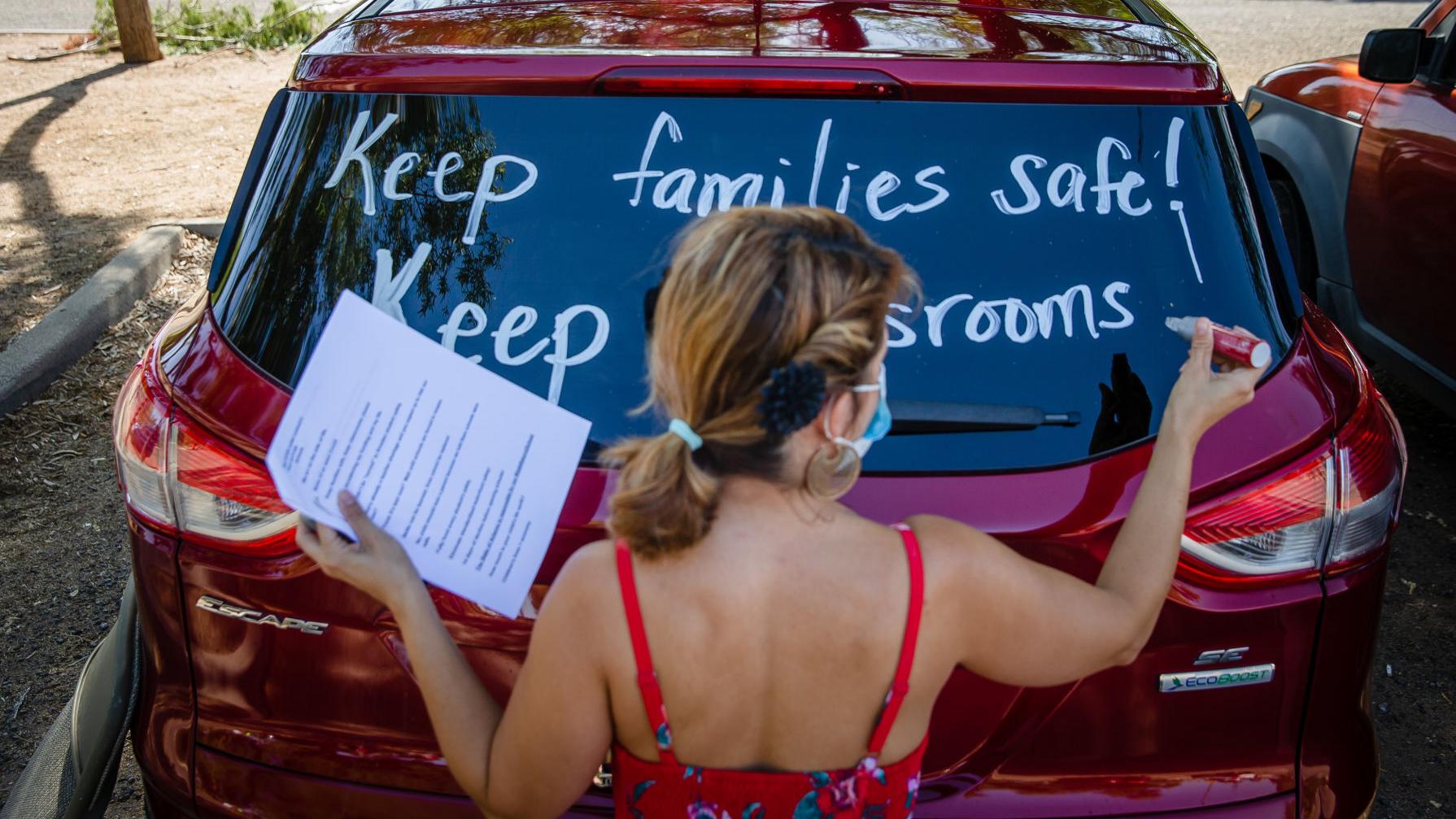TUSD tiene plan de reapertura, pero pide al estado mantener las escuelas cerradas